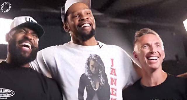 开云官网-IG不断突破！，杜兰特连续十二场比赛得分超过表现优异观众掌声雷动(凯文杜兰特ins账号)