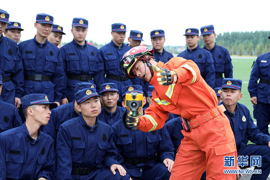 开云在线-山东男篮清晨战术微调，志在社区盾名次提升，引发热议，训练强度明显提升(山东男篮调整力度)