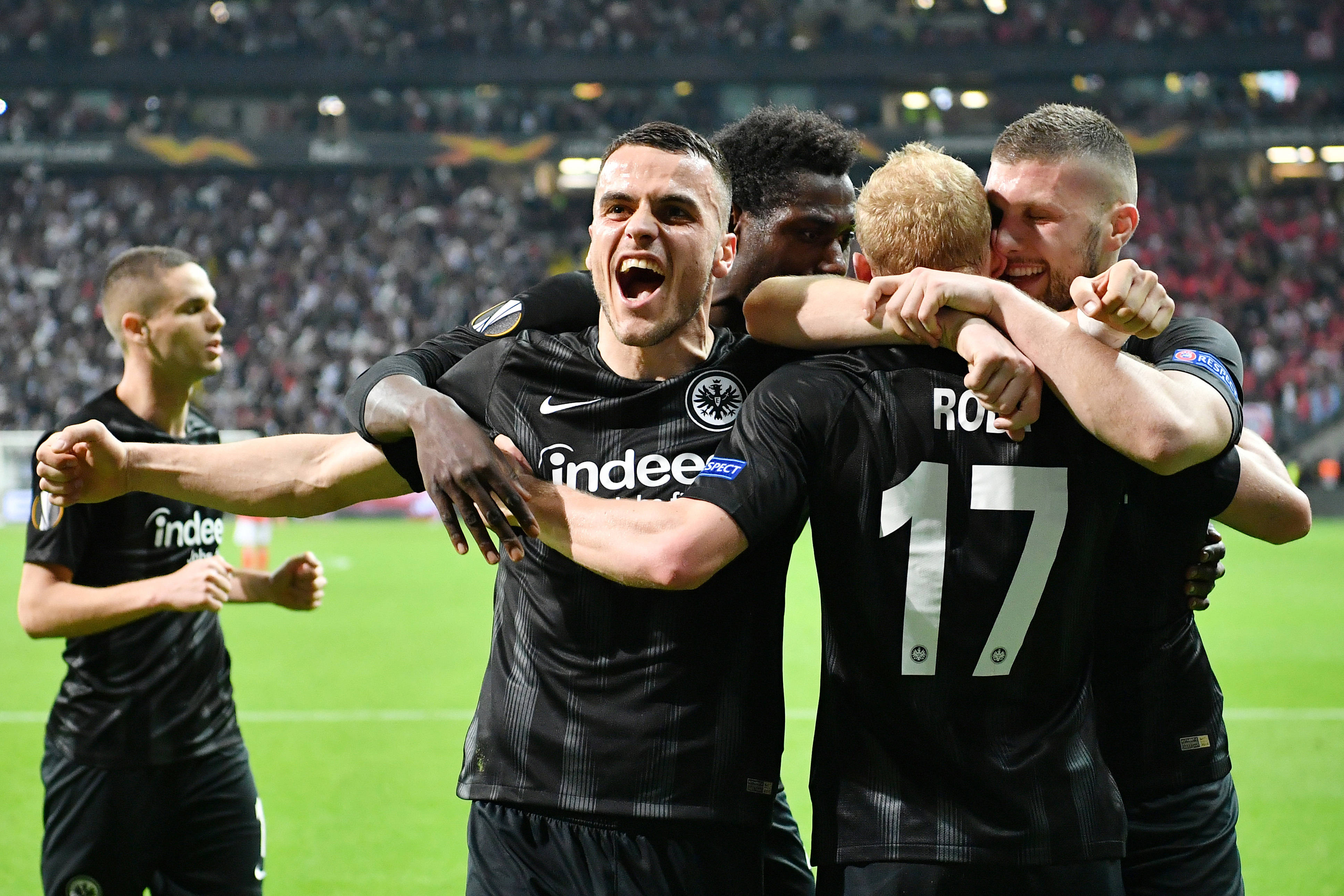 开云娱乐-菲尼克斯太阳迎来里程碑备战意大利杯詹姆斯在西班牙队比赛中挺进下一轮，斯图加特围绕CBA常规赛主帅复盘都惊呆了的简单介绍